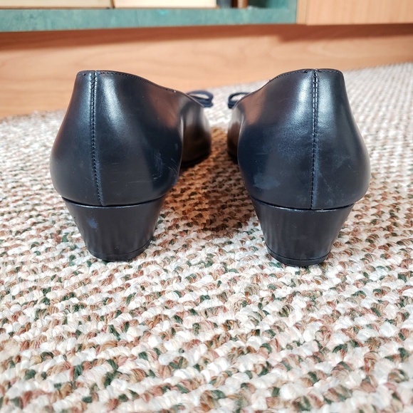 Salvatore Ferragamo Lara Low Heeled Pump - Picture 5 of 8